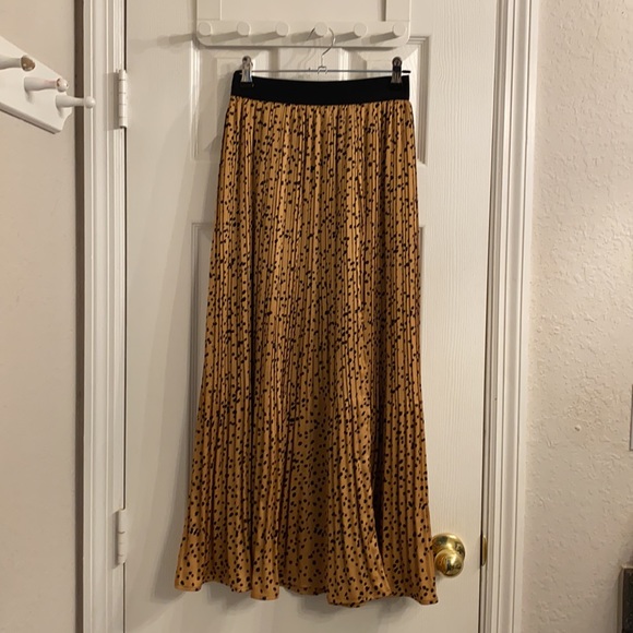 NWOT polka dot midi skirt - Picture 3 of 3
